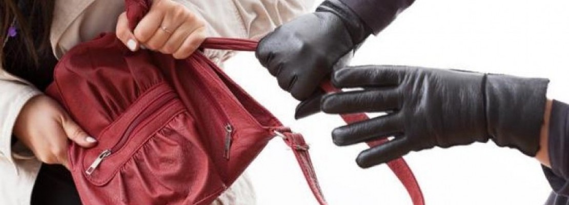 Ανήλικοι έκλεψαν τσάντα από 26χρονη