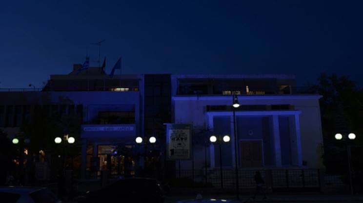 "Βάφτηκε" μπλε το Δημοτικό Ωδείο της Λάρισας