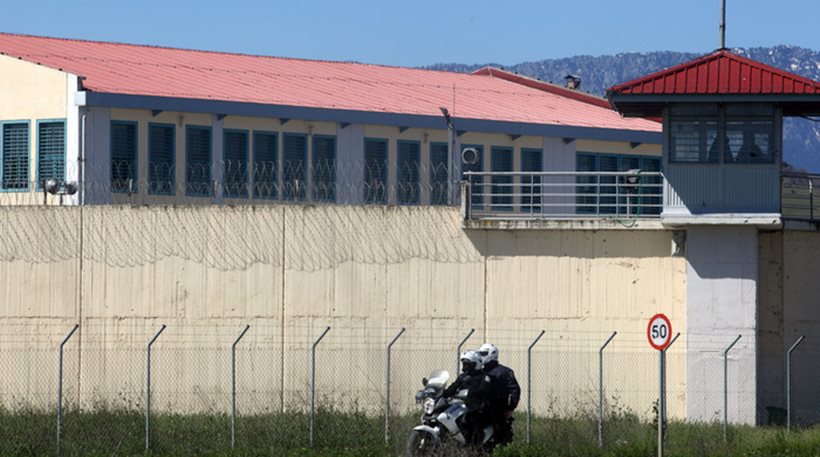 Υπαρχιφύλακας όμηρος κρατουμένων στις φυλακές Τρικάλων