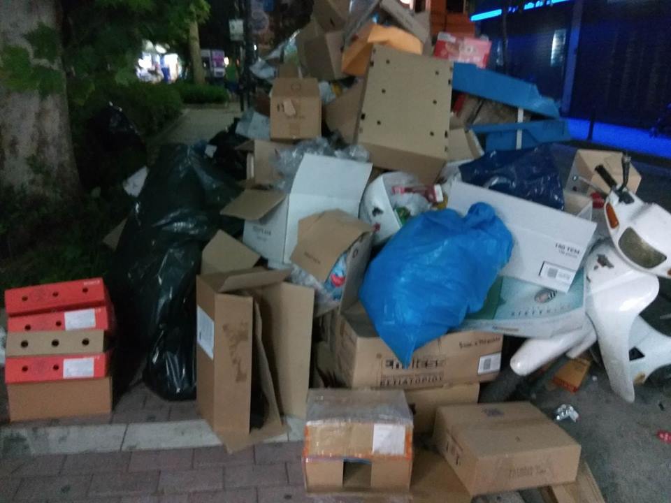 Παραμένουν τα σκουπίδια στους δρόμους της Λάρισας - Δεν τα βρήκαν Σκουρλέτης-ΠΟΕ ΟΤΑ