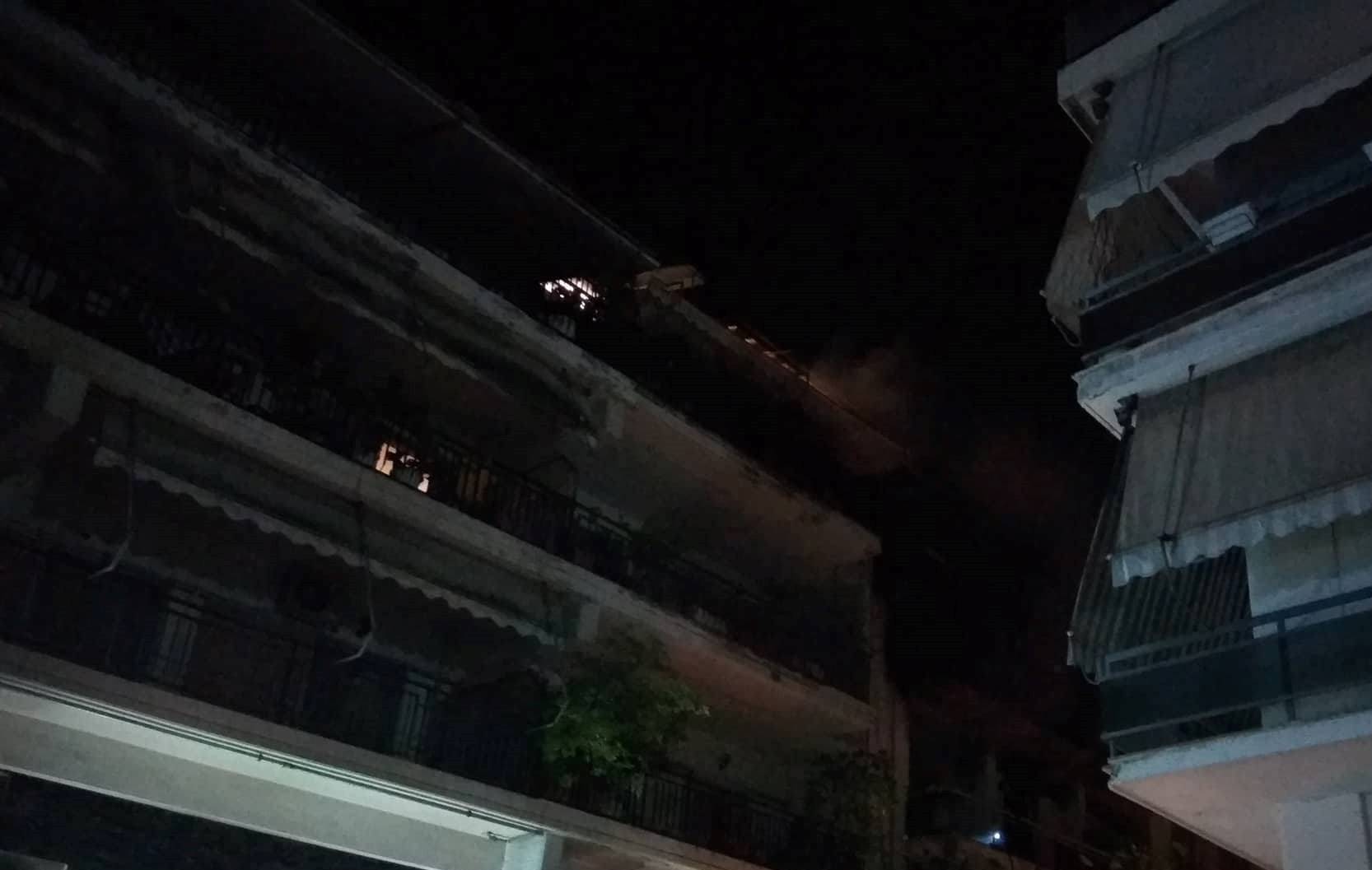 Δύο γυναίκες κινδύνεψαν σε φλεγόμενο διαμέρισμα στη Λάρισα