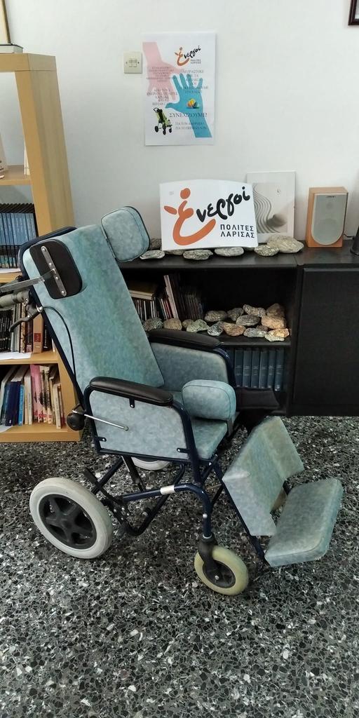 Οι Ενεργοί Πολίτες Λάρισας δώρισαν ειδικό αμαξίδιο σε ανάπηρο παιδί της πόλης μας