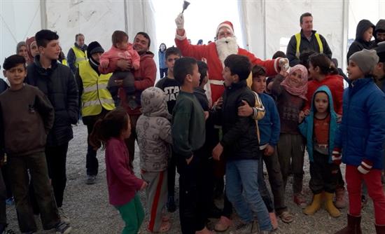 Ο Άγιος Βασίλης πήγε και στα προσφυγόπουλα
