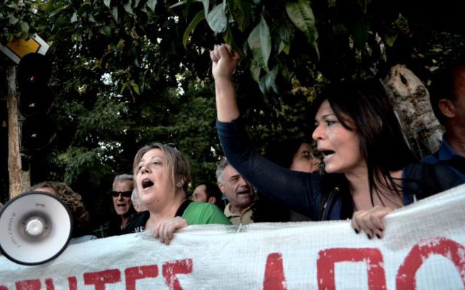  Παράσταση διαμαρτυρίας έξω από την Περιφερειακή Δ/νση Εκπ/σης Θεσσαλίας για τις προσλήψεις αναπληρωτών