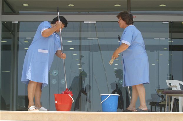 Απλήρωτες οι καθαρίστριες στο δήμο Τυρνάβου