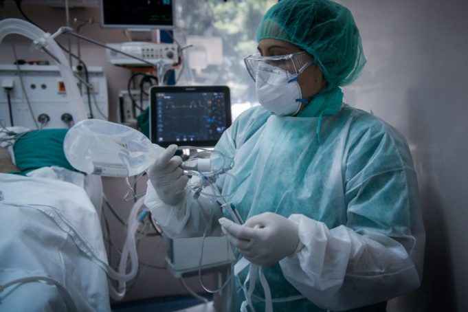 Κορωνοϊός: 49χρονος Λαρισαίος γυναικολόγος νοσηλεύεται στη ΜΕΘ του ΠΓΝΛ 