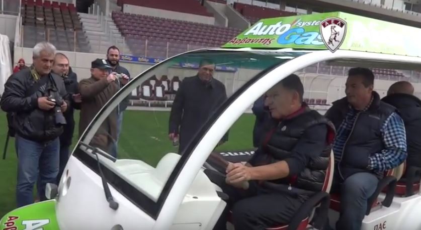 Ο Κούγιας οδηγεί το όχημα για τους τραυματίες (VIDEO)
