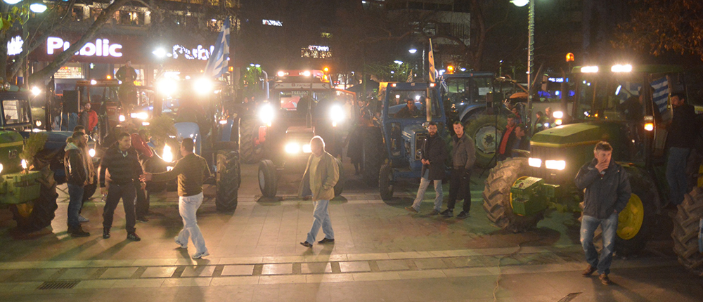 "Κατεβάζουν" τα τρακτέρ στην κεντρική πλατεία οι αγρότες της Νίκαιας