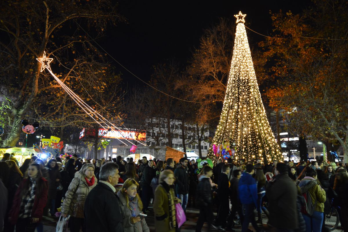 Απόψε το άναμμα του Χριστουγεννιάτικου δέντρου με συναυλία Onirama