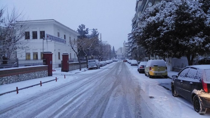 Η χιονόπτωση στη Λάρισα σταμάτησε - Μεγάλο πρόβλημα τώρα ο παγετός