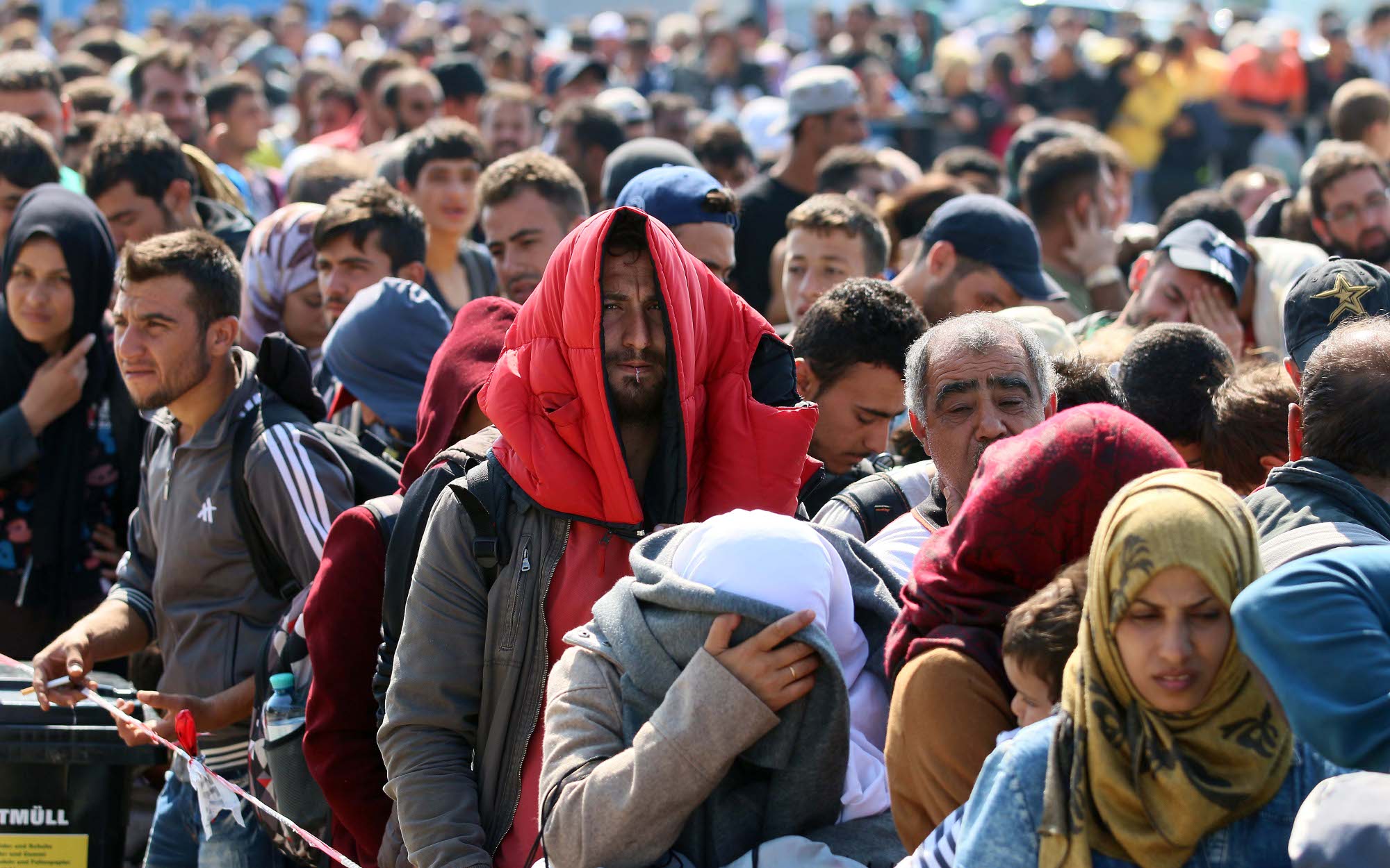 Η ΕΝΠΕ για τις αυξανόμενες ροές προσφύγων μεταναστών