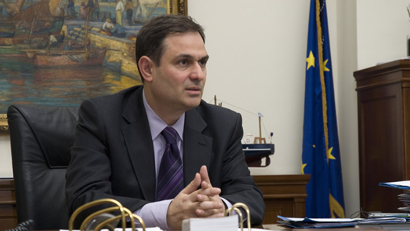 Ο Φίλιππος Σαχινίδης εκπρόσωπος τύπου στο κόμμα του Γιώργου Παπανδρέου 