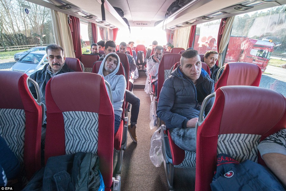 Σε ξενοδοχεία της Θεσσαλονίκης 93 πρόσφυγες από το Κυψελοχώρι