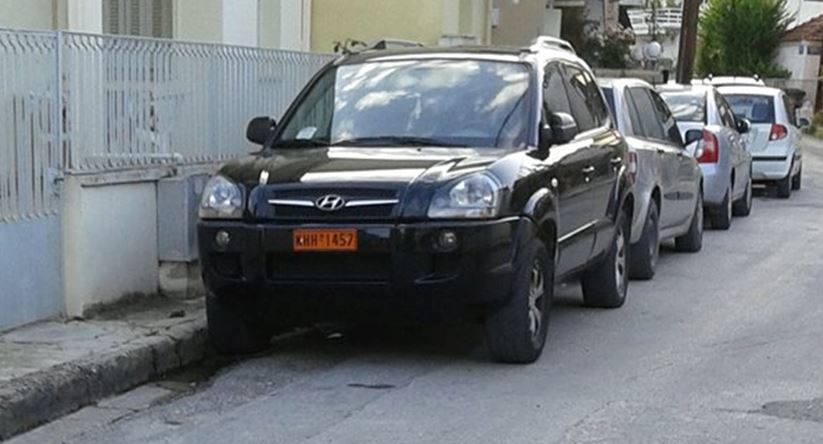 "Αδέσποτο" κρατικό όχημα στα Ταμπάκικα Λάρισας