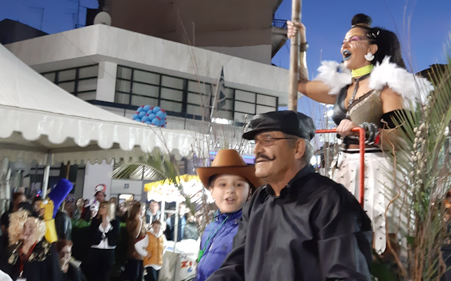 Τύρναβος: Μαγνήτισε τα βλέμματα η βασίλισσα του καρναβαλιού (Βίντεο)