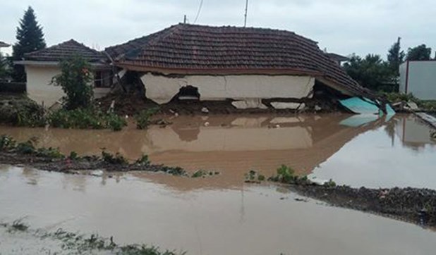 Πλημμύρισε ο Πηνειός - εκκενώθηκε χωριό στα Τρίκαλα - Προβλήματα και σε παρακείμενες τυροκομικές μονάδες