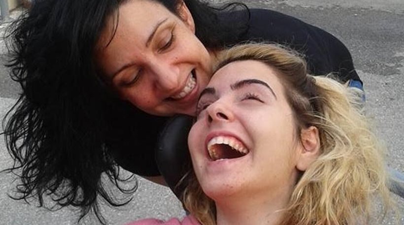 Έκοψαν την αναπηρική σύνταξη της Ασπασίας που την πυροβόλησε ο πατέρας της