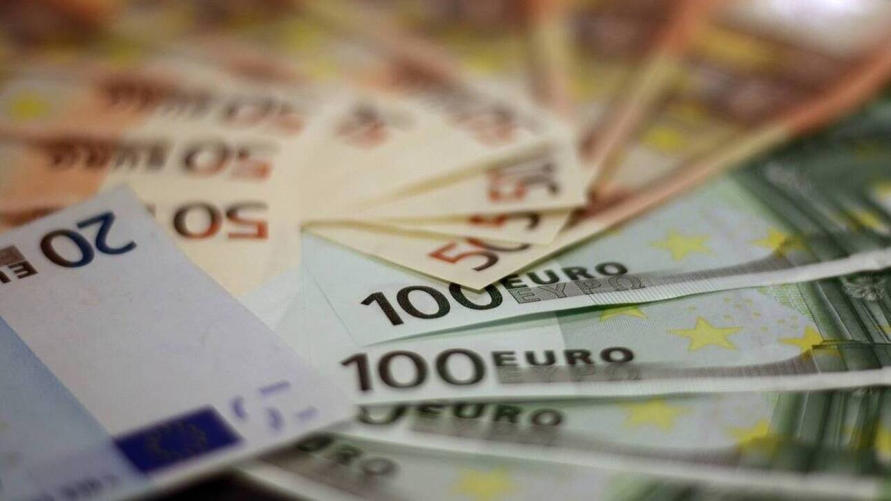Κορωνοϊός: Έκτακτο επίδομα 400 ευρώ σε δικηγόρους, μηχανικούς, οικονομολόγους