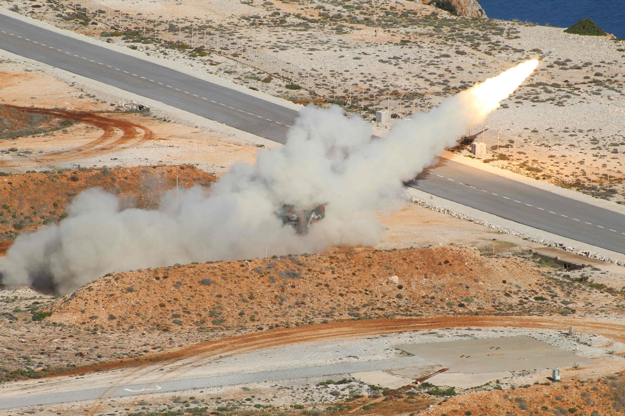 1η Στρατιά: Σείστηκε το Πεδίο Βολής Κρήτης από το Πυροβολικό (Εικόνες) 
