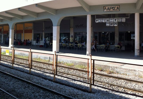 Λάρισα: Ασφαλτοτάπητες στις διαβάσεις ΟΣΕ – Αναβαθμίζονται οι σιδηροδρομικές γραμμές