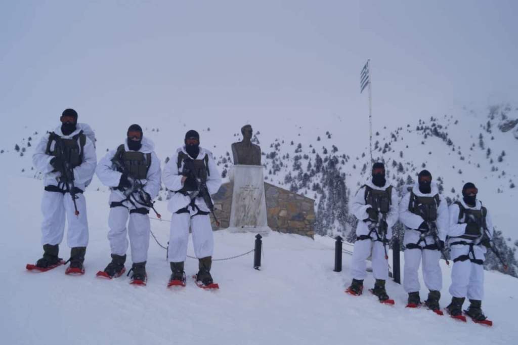 Οι Ευέλπιδες σε άσκηση χειμερινής διαβίωσης στον Ολυμπο (Εικόνες)