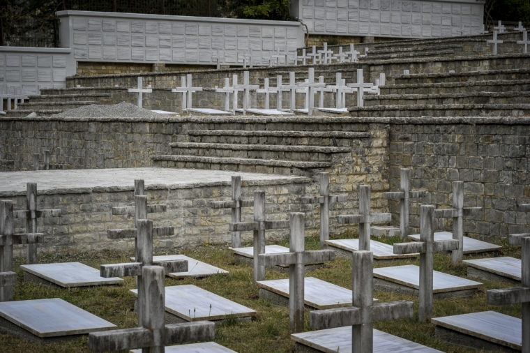 Επιμνημόσυνες δεήσεις στα Στρατιωτικά Κοιμητήρια Λάρισας και Αγιάς