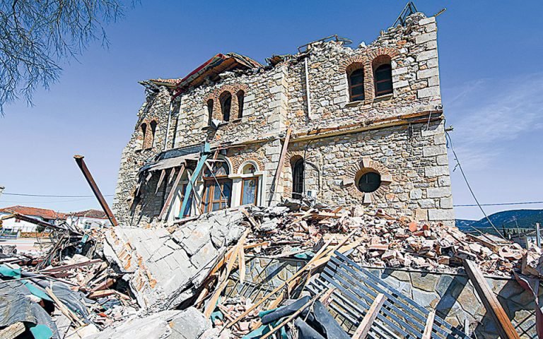 Πληγές και ανησυχία για τους μετασεισμούς - Ερχονται οικίσκοι για τους σεισμόπληκτους