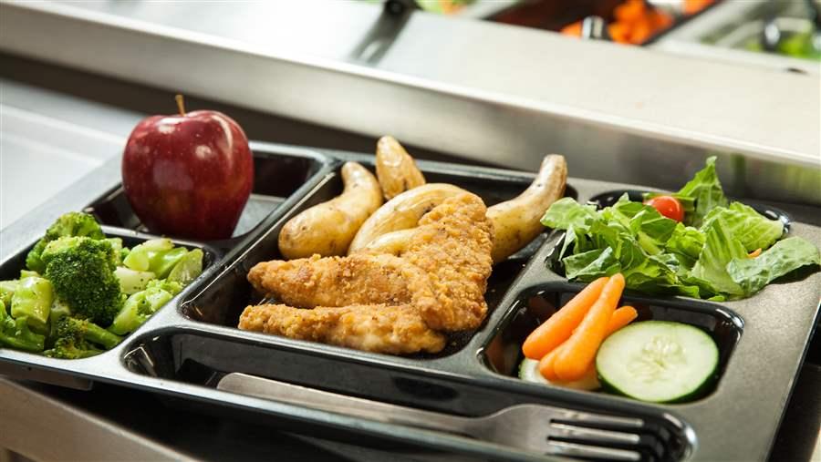 Σχολικά γεύματα σε 28 δημοτικά σχολεία του νομού Λάρισας 