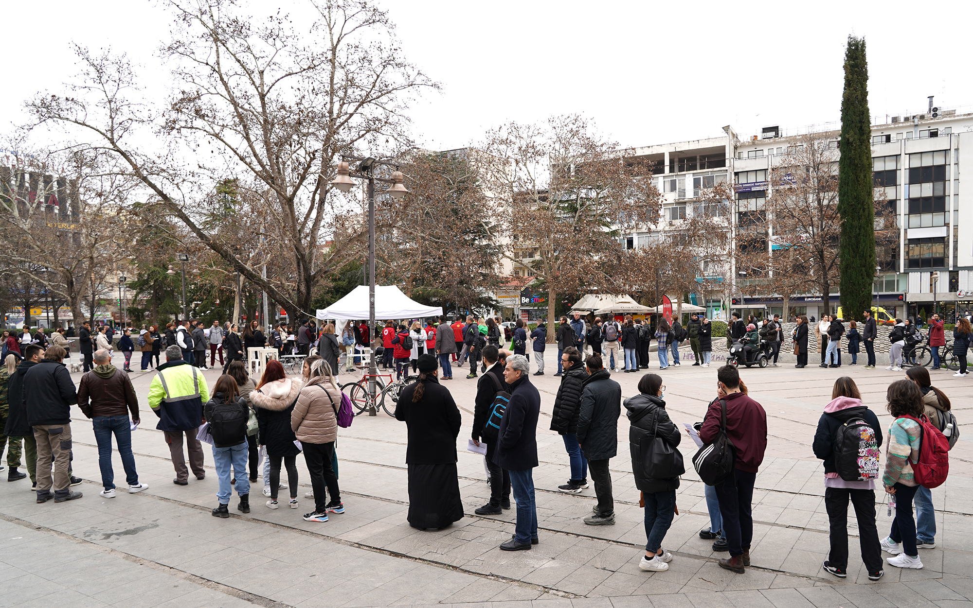 Συγκινητική ανταπόκριση Λαρισαίων - Ουρές στην κεντρική πλατεία για να δώσουν αίμα 