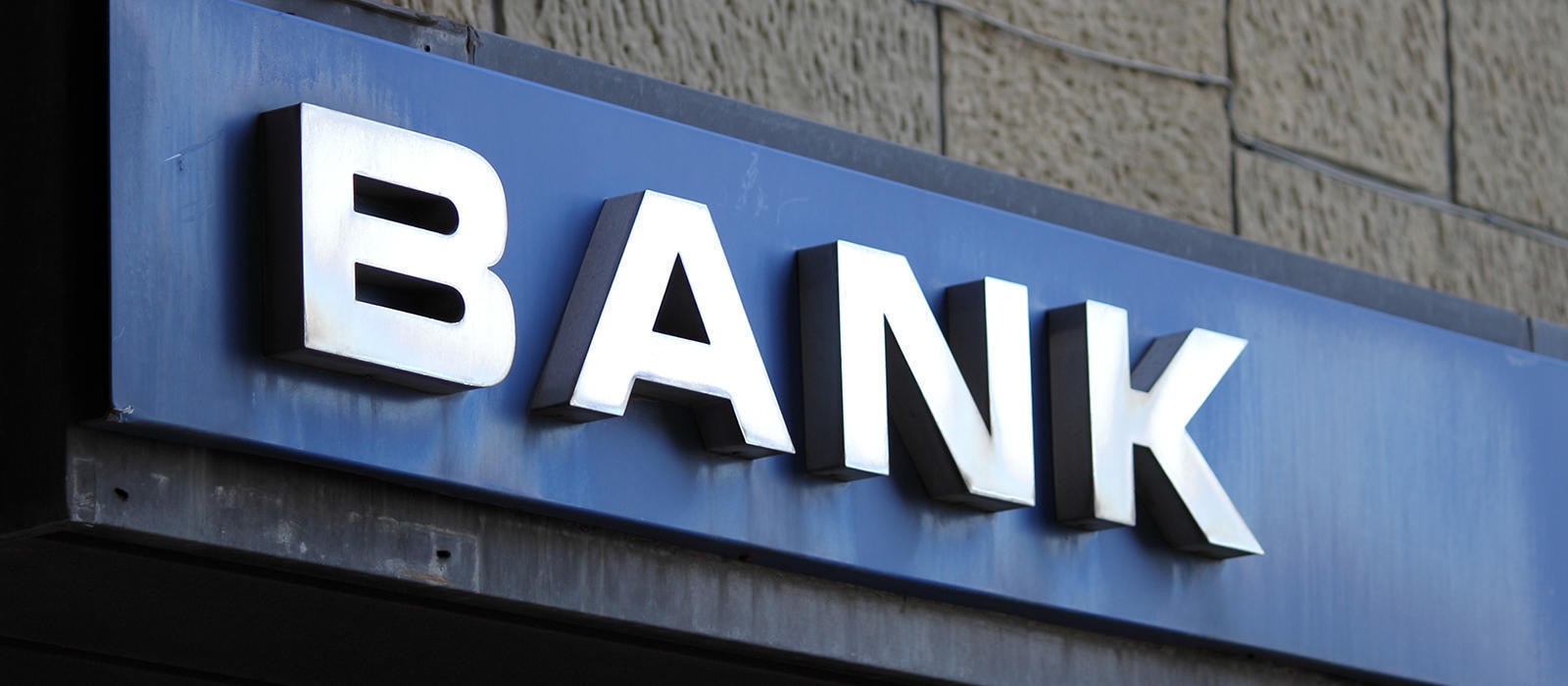 Τράπεζες: Ποιες συναλλαγές διενεργούνται χωρίς φυσική παρουσία στα καταστήματα