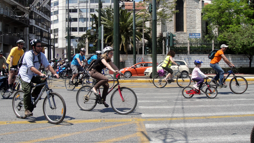 Η ελληνική κοινωνία είναι εξαρτημένη από το Ι.Χ. - Το ποδήλατο στις θεσσαλικές πόλεις 