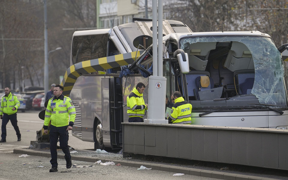 Ρουμανία: Οι αρχές εξετάζουν αν ο οδηγός είχε βάλει ρύθμιση για ΙΧ και όχι για λεωφορείο