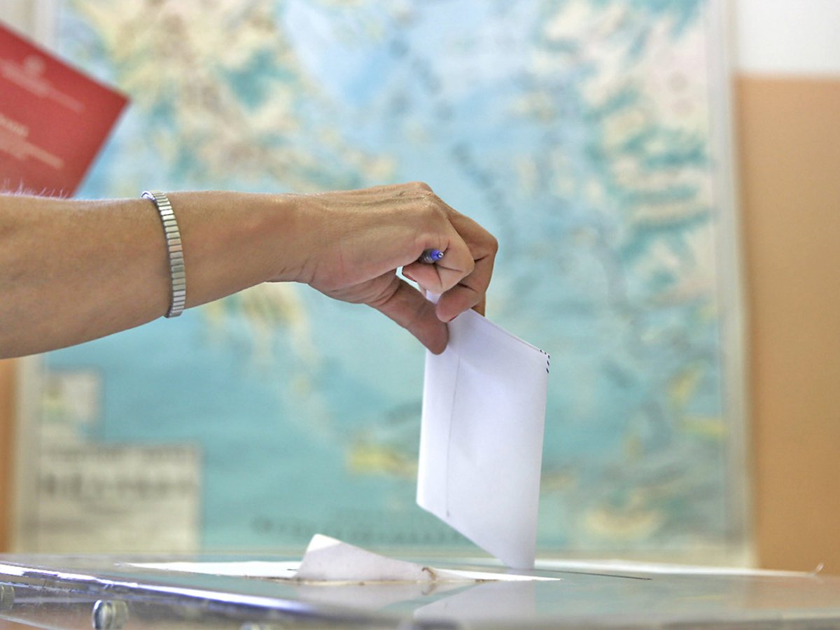 Άνοιξαν οι κάλπες - Πληροφορίες για τους ψηφοφόρους της Λάρισας