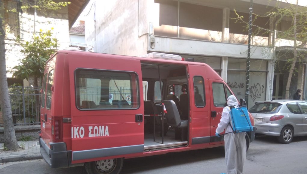 Με οχήματα της 8ης ΕΜΑΚ η μεταφορά των Ρομά στο Ιατρικό Κέντρο Υποδοχής στη Νίκαια