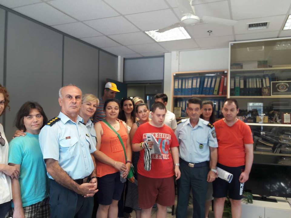 Τα ΚΔΑΠΜΕΑ του Δήμου επισκέπτονται το Αστυνομικό Τμήμα Λάρισας