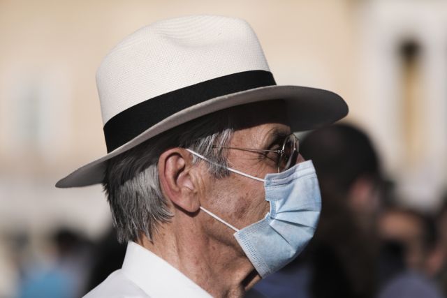 Λοιμωξιολόγοι: "Θα φοράμε μάσκα και μετά τον εμβολιασμό"