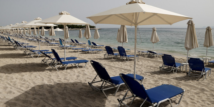 Οι νέοι κανόνες στις παραλίες – Τι ισχύει για μπαρ, μουσική και αλκοόλ 