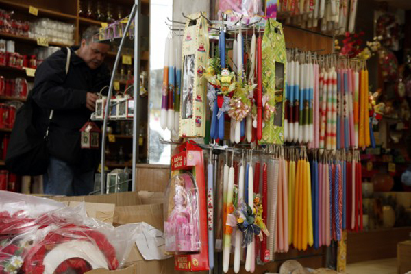 Σε πασχαλινούς ρυθμούς η αγορά της Λάρισας – Σε εφαρμογή από την Κυριακή το εορταστικό ωράριο