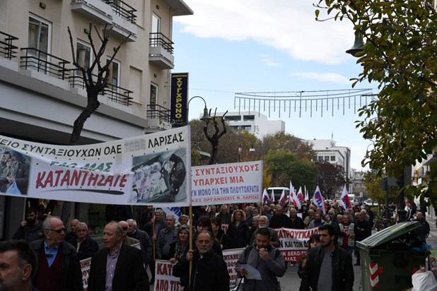 Λαρισαίοι συνταξιούχοι στο συλλαλητήριο της Αθήνας