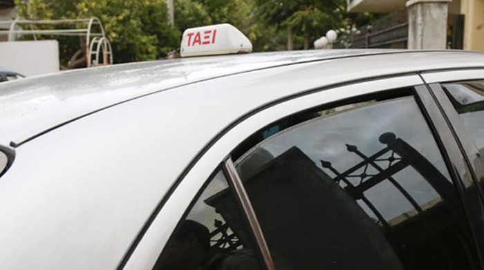 Κλέφτες με αδυναμία σε ταξί - "Έσπασαν" 10 αυτοκίνητα σε Λάρισα και Πτολεμαΐδα 