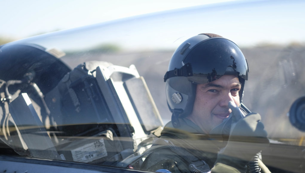 Με F-16 πάνω από το Αιγαίο ο πρωθυπουργός- Επισκέφθηκε την 110 Πτέρυγα Μάχης (Βίντεο)