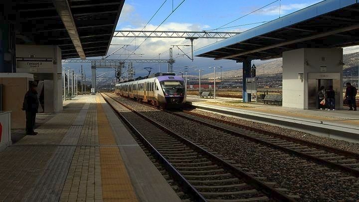 Αναστέλλονται τα δρομολόγια τρένων Αθήνα - Θεσσαλονίκη λόγω της πυρκαγιάς
