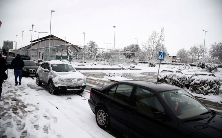Απαγόρευση κυκλοφορίας φορτηγών από Λάρισα έως Αθήνα λόγω του χιονιά