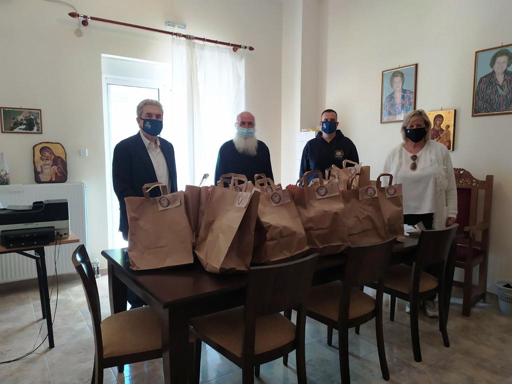 Προσφορά πασχαλινών δώρων στο γηροκομείο "Παναγιά Αρμενιώτισσα"