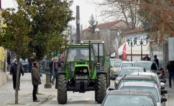 Ελασσόνα: Απέκλεισαν για μία ώρα την Ε.Ο. Λάρισας-Κοζάνης οι αγρότες - Τι αποφάσισαν στη γενική συνέλευση