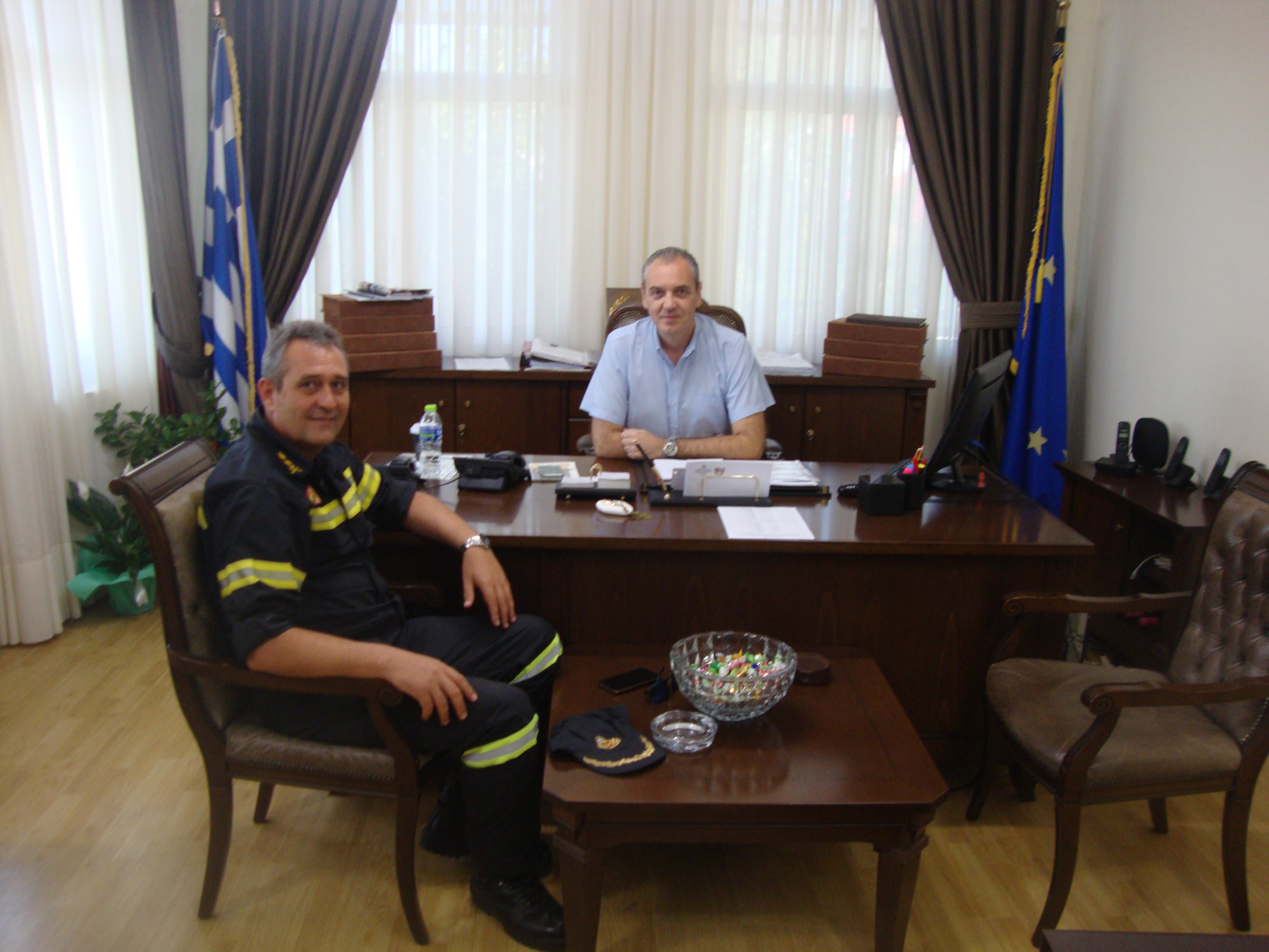 Συνάντηση Γάτσα με το διοικητή της Πυροσβεστικής Υπηρεσίας Ελασσόνας 