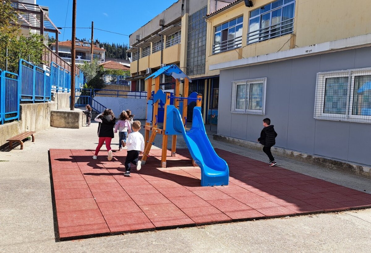 Αναβάθμιση σχολικών αυλών σε τέσσερα νηπιαγωγεία του Δήμου Ελασσόνας