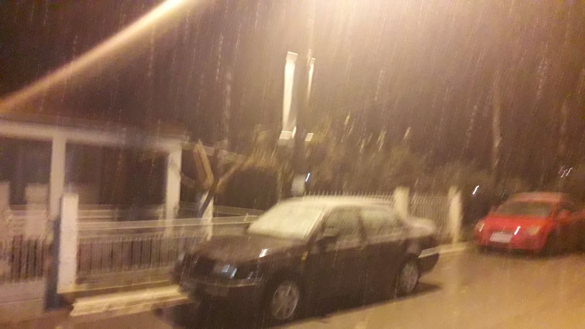 Ξεκίνησε να χιονίζει στα ορεινά της επαρχίας Φαρσάλων