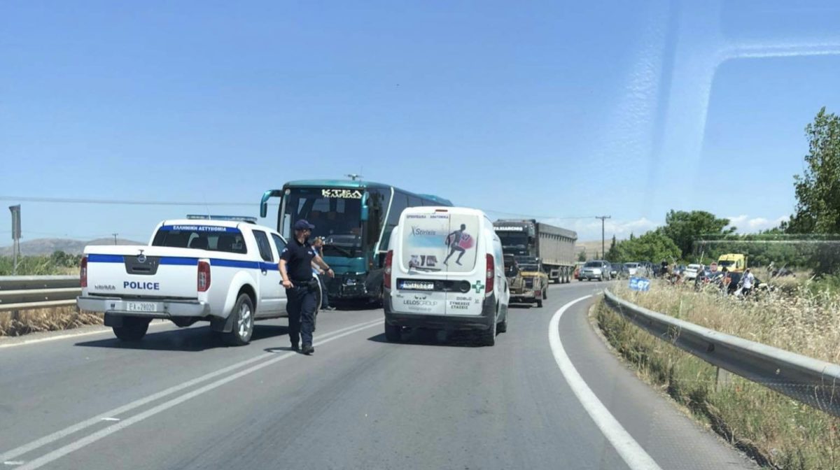 Τροχαίο με λεωφορείο του ΚΤΕΛ Λάρισας στα Φάρσαλα 