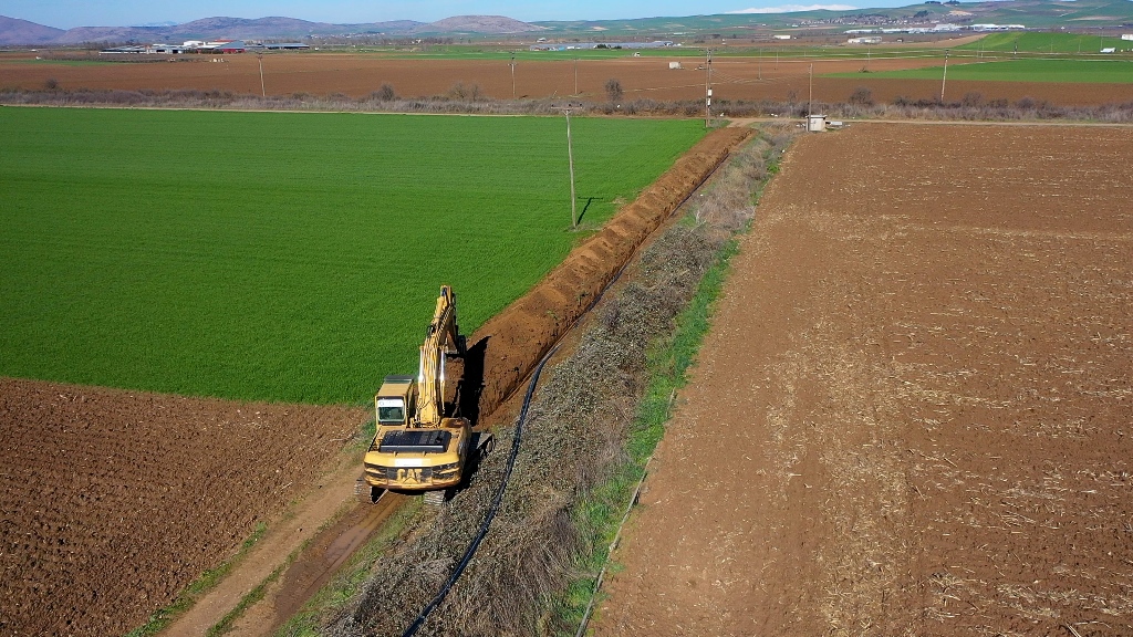 Φάρσαλα: Συνεχίζονται οι εργασίες κατασκευής υπόγειου δικτύου άρδευσης 21,5 χλμ. (video)